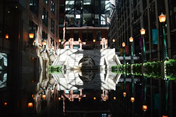 Reflexão do edifício — Fotografia de Stock