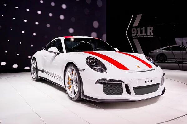 Geneva, Switzerland - March 1, 2016: 2016 Porsche 911 R presented on the 86th Geneva Motor Show in the PalExpo — Stock Photo, Image