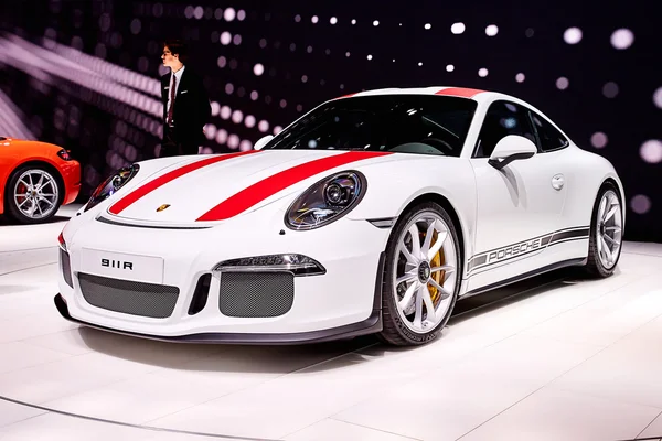 Geneva, Switzerland - March 1, 2016: 2016 Porsche 911 R presented on the 86th Geneva Motor Show in the PalExpo — Stock Photo, Image