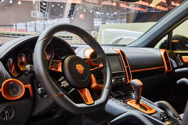 Genebra, Suíça - 29 de fevereiro de 2016: 2016 TechArt Porsche Cayenne apresentado no 86th Geneva Motor Show na PalExpo — Fotografia de Stock