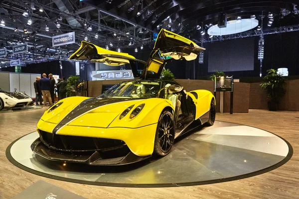 Geneva, İsviçre - Şubat 29, 2016: 2016 Pagani Huayra M.ö. 86 Cenevre Motor Show Palexpo içinde sunulan