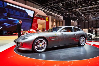 Geneva, İsviçre - 2016:2016 Ferrari Gtc4 Lusso 86 Cenevre Motor Show Palexpo içinde sunulan 1 Mart