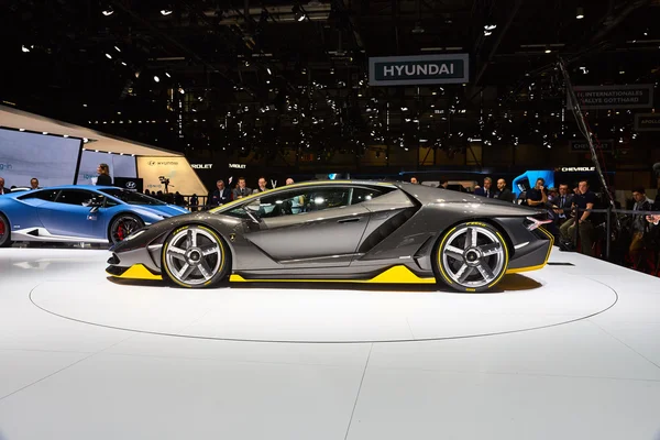 Ginebra, Suiza - 1 de marzo de 2016: Lamborghini Centenario LP770-4 presentado en el 86º Salón del Automóvil de Ginebra en la PalExpo —  Fotos de Stock