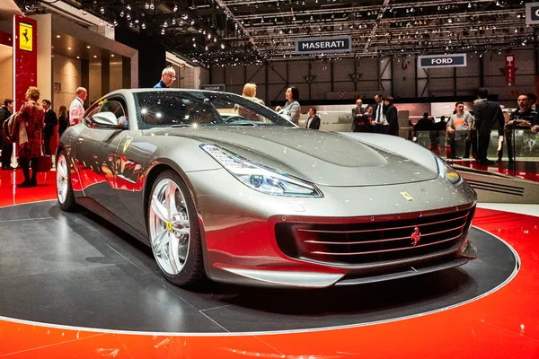 Женева, Швейцария - 1 марта 2016 года: Ferrari GTC4 Lusso представила на 86-м Женевском автосалоне в PalExpo — стоковое фото