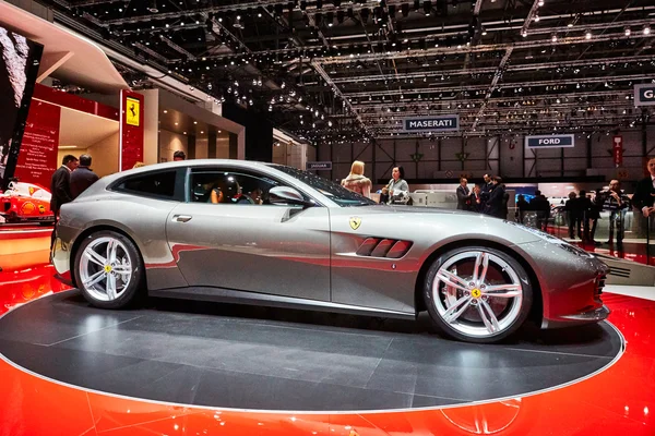 Genève, Suisse - 1er mars 2016 : La Ferrari GTC4 Lusso 2016 présentée au 86e Salon de Genève au PalExpo — Photo