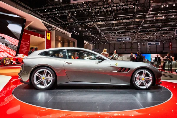 Ginevra, Svizzera - 1 marzo 2016: Ferrari GTC4 Lusso 2016 presentata alla 86esima edizione del Salone di Ginevra al PalExpo — Foto Stock