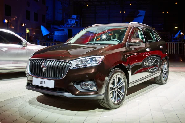 Женева, Швейцария - 29 февраля 2016 года: Borgward BX7 представлен на 86-м Женевском автосалоне в PalExpo — стоковое фото