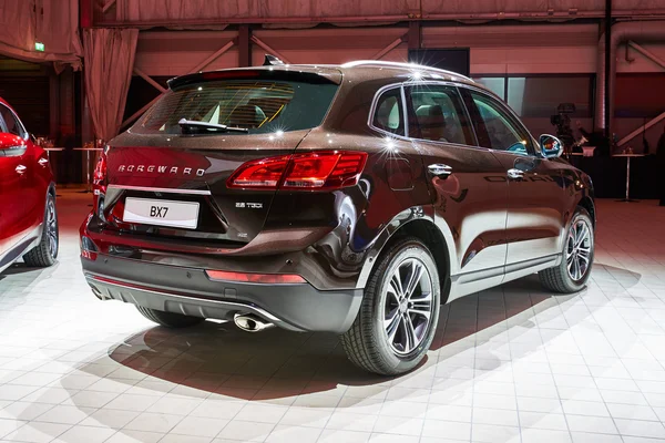 Ginebra, Suiza - 29 de febrero de 2016: 2016 Borgward BX7 se presenta en el 86º Salón del Automóvil de Ginebra en la PalExpo — Foto de Stock