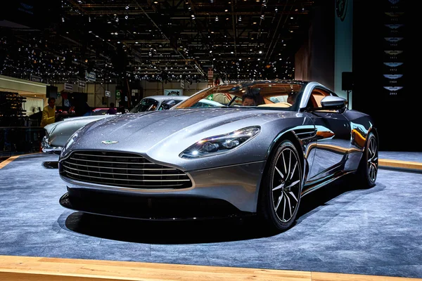Geneva, İsviçre - 2016:2016 Aston Martin Db11 86 Cenevre Motor Show Palexpo içinde sunulan 1 Mart