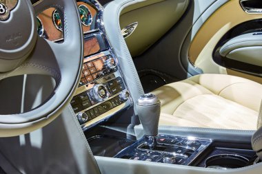 Cenevre, İsviçre - 1 Mart 2016: 2016 Bentley Mulsanne Speed Palexpo'da düzenlenen 86.