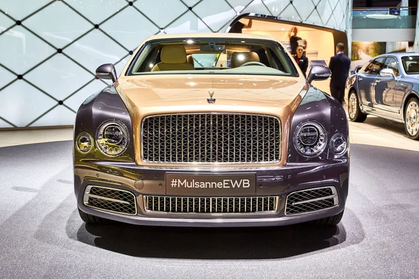 Женева, Швейцария - 1 марта 2016 года: Bentley Mulsanne EWB представил на 86-м Женевском автосалоне в PalExpo — стоковое фото