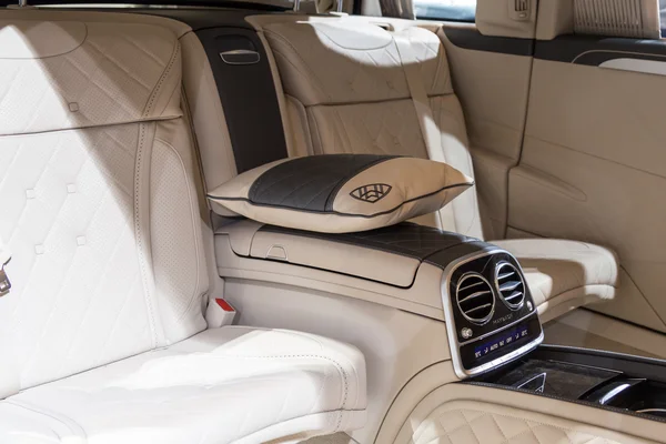 2015 Maybach Mercedes S600 Pullman