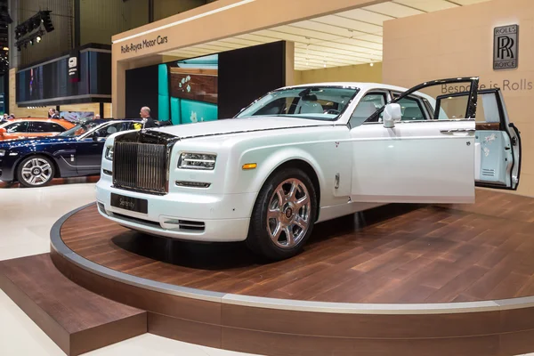 Rolls-Royce Phantom Serenity 2015 — стоковое фото