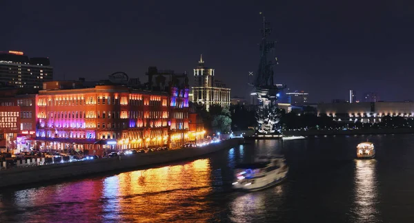 Moscovo Rússia Agosto 2021 Rio Moscovo Iluminado Esta Noite Com — Fotografia de Stock
