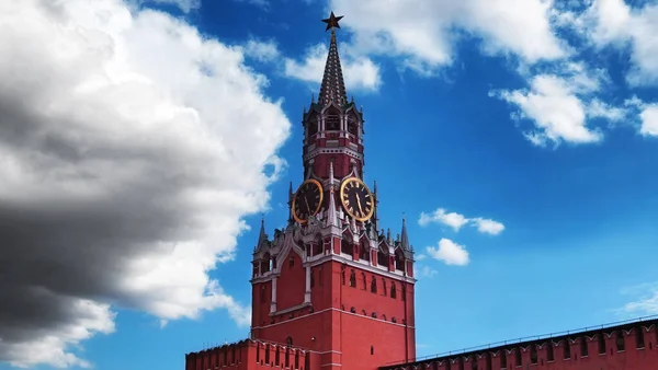 Moskau Russland August 2021 Kremluhr Und Rote Mauer Unter Blauem — Stockfoto