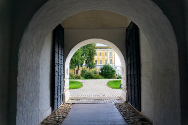 Geçit kilisenin altında, Rostov Veliky