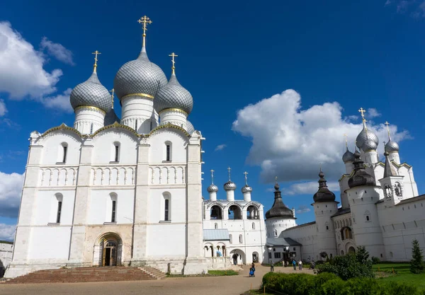 Vue sur la cathédrale de l'Assomption, Rostov — Photo