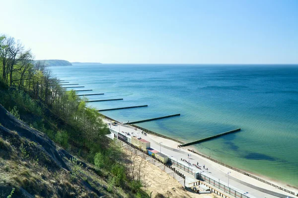 Калининград, Россия - 05 09 2021: вид на море с берега в летний день — стоковое фото
