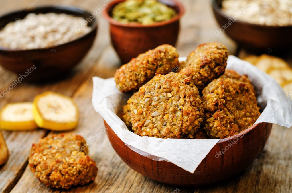 Yulaf kabak ve ayçiçeği tohumu muz kurabiye. gluten free — Stok Foto