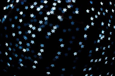 Bokeh arka plan ışıkları, şenlikli kar taneleri