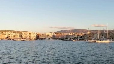 Chenia / Yunanistan - 15 Kasım 2020: Eski kentteki Girit Venedik limanı.