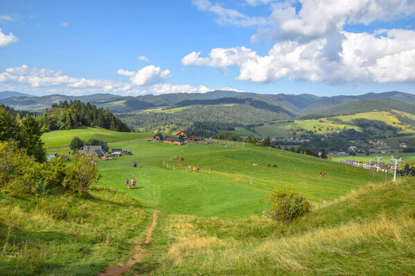 Смотровая площадка рядом с канатной дорогой Гомоле и Гомольским ущельем, с которой можно полюбоваться панорамой Пенин, Яворки (рядом с Чжавницей), Польша