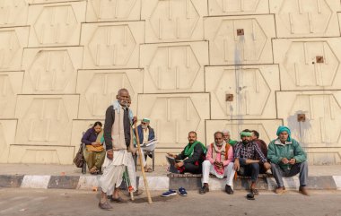 Yeni Delhi, Hindistan, Aralık 2020: Delhi-Up sınırında yeni çiftlik yasası protestosuna katılan Hintli çiftçinin portresi. Hindistan 'ın dört bir yanından çiftçiler Delhi sınırında protesto yaptılar.