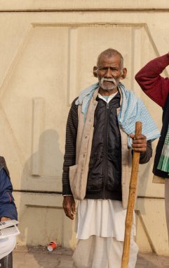 Yeni Delhi, Hindistan, Aralık 2020: Delhi-Up sınırında yeni çiftlik yasası protestosuna katılan Hintli çiftçinin portresi. Hindistan 'ın dört bir yanından çiftçiler Delhi sınırında protesto yaptılar.