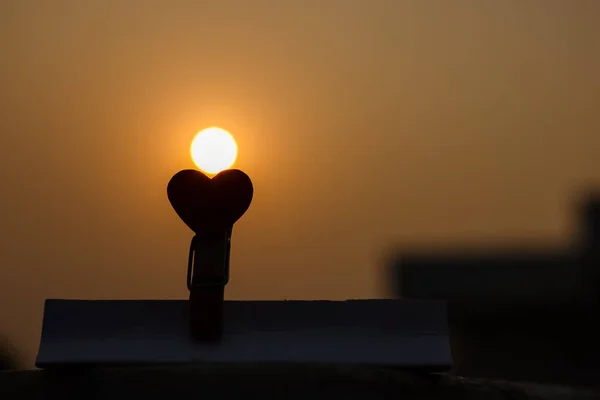 Una Forma Corazón Fondo Puesta Del Sol — Foto de Stock