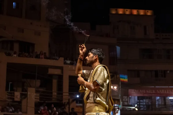 Varanasi Uttar Pradesh India Abril 2019 Sacerdote Realiza Una Famosa —  Fotos de Stock