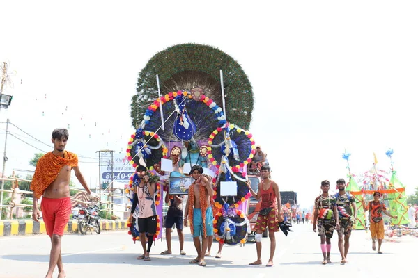 Ghaziabad Uttar Pradesh India Lipiec 2019 Hinduski Wielbiciel Niosący Kanwar — Zdjęcie stockowe