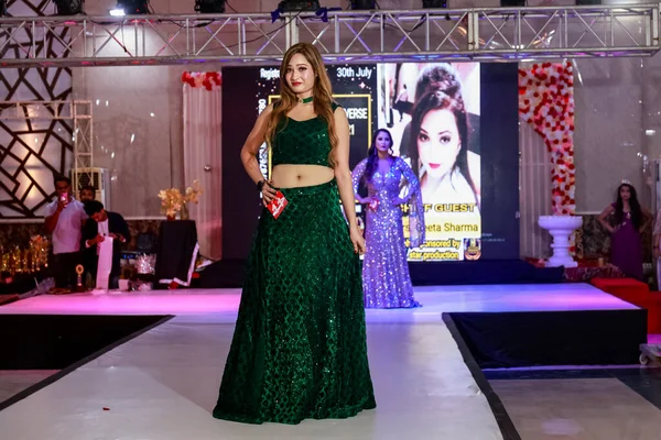 Noida India July 2021 Beauty Pageant Show Молода Індійська Жінка — стокове фото