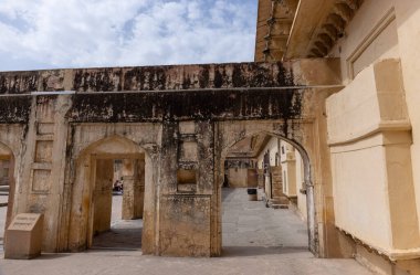 Jaipur, Rajasthan, Hindistan - 15 Nisan 2022: Jaipur Kalesi veya Amer Kalesi 'nin mimari görünümü.