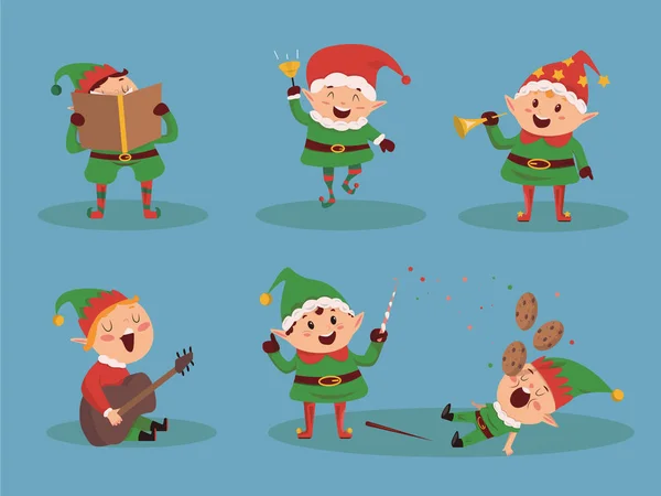 一组穿着侏儒服装的圣诞男孩 给孩子们配音孩子们穿着可笑的绿色服装唱圣诞歌曲和颂歌 — 图库照片