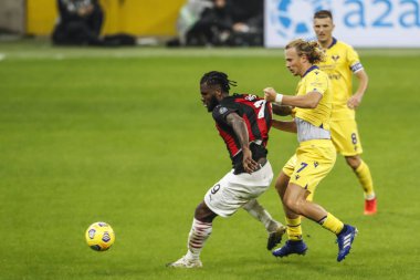  08/11/2020. Milan-Verona. Franck Kessie, Milan, and Antonin Barak, Verona, vie for the ball.