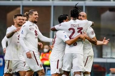 MILAN, İtalya - Kasım 222ND, 2020: İtalyan Serie A Futbol Şampiyonası. Inter vs Torino 4-2. Simone Zaza ve Torino 'nun takım arkadaşları golü kutluyorlar..