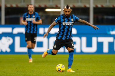 MILAN, İtalya - Kasım 222ND, 2020: İtalyan Serie A Futbol Şampiyonası. Inter vs Torino 4-2. Arturo Vidal, Inter, ısınma turunda..