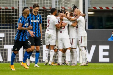 MILAN, İtalya - Kasım 222ND, 2020: İtalyan Serie A Futbol Şampiyonası. Torino 'nun Inter-VS Torino 4-2 oyuncuları golü kutluyor.