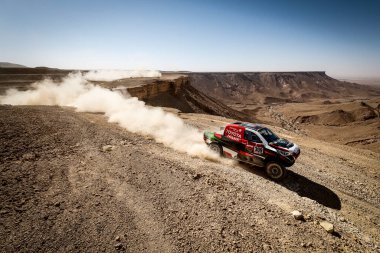 SAUDI ARABIA - 5-17 HAZİRAN, 2020: 42 Dakar Rallisi Jeddah 'dan Riyad' a. Yezit El Rajhi, Suudi Arabistan, Toyota.