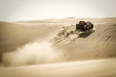 SAUDI ARABIA - 5-17 HAZİRAN, 2020: 42 Dakar Rallisi Jeddah 'dan Riyad' a. Yezit El Rajhi, Suudi Arabistan, Toyota.