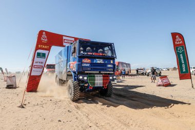SAUDI ARABIA - 5-17 HAZİRAN, 2020: 42 Dakar Rallisi Jeddah 'dan Riyad' a. Bellina, Minelli, Gotti, İtalya, İtalya.