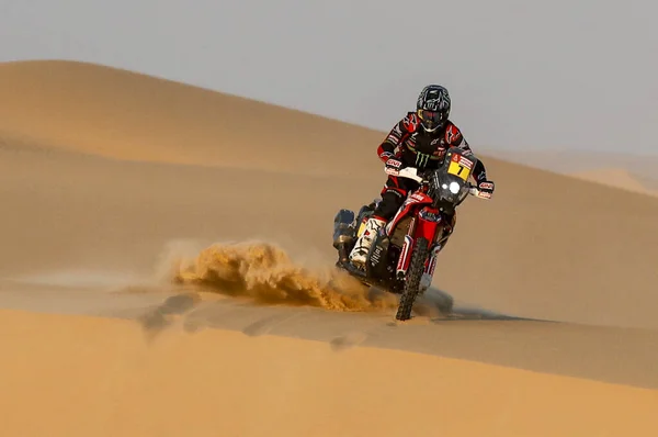 SAUDI ARABIA - 5-17 HAZİRAN, 2020: 42 Dakar Rallisi Jeddah 'dan Riyad' a. Kevin Benavides, Arjantin, Honda.