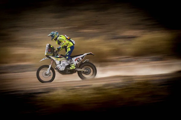 沙特阿拉伯 5Th 17Th January 2020 Dakar Rally Jeddah Riyad 男子驾驶摩托车在沙漠中的白天 — 图库照片