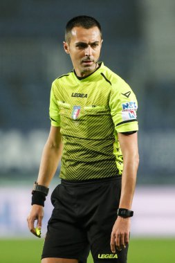 BERGAMO, İtalya - 20 Aralık 2020: İtalyan Serie A Futbol Şampiyonası. Atalanta, Roma 'ya karşı 4-1. Marco Di Bello, maçın hakemi..