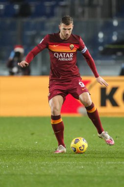 BERGAMO, İtalya - 20 Aralık 2020: İtalyan Serie A Futbol Şampiyonası. Atalanta, Roma 'ya karşı 4-1. Edin Dzeko, Roma.