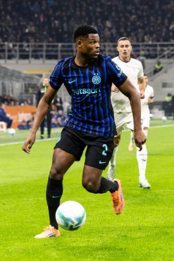 Milan, İtalya. 09 Kasım 2025. San Siro Stadyumu. Enlilive Serie A Futbol Şampiyonası. Inter Milan, Lazio 'ya karşı. Denzel Dumfries, Inter.