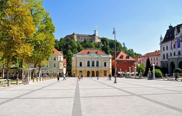 Place du Congrès et château de Ljubljana, Ljubljana Slovénie — Photo