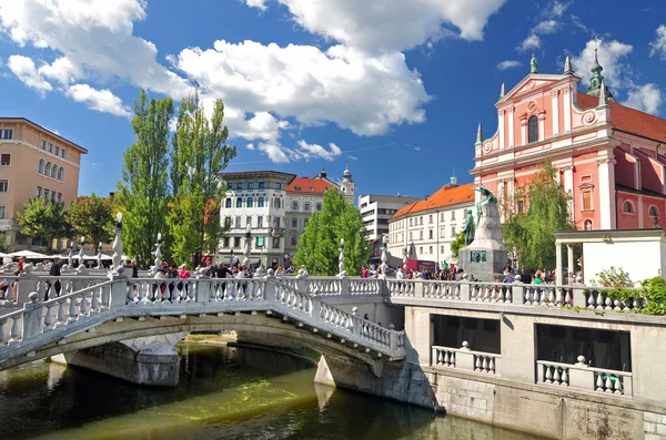 Triple bridges and St. Franciscan church, Ljubljana, Slovenia — стокове фото