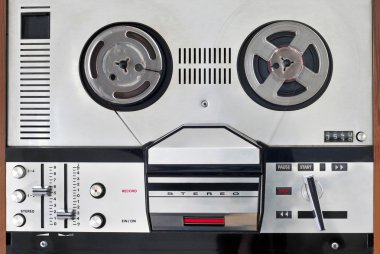 Eski reel reel ses kaydedici ve oynatıcı