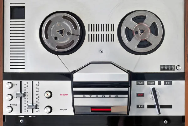 Old reel to reel tape recorder and player — Stock Photo, Image